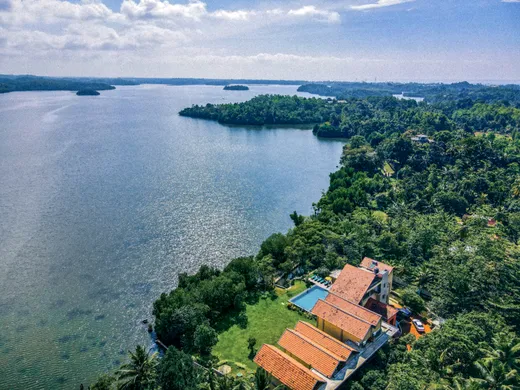 Zen Koggala beside the lake
